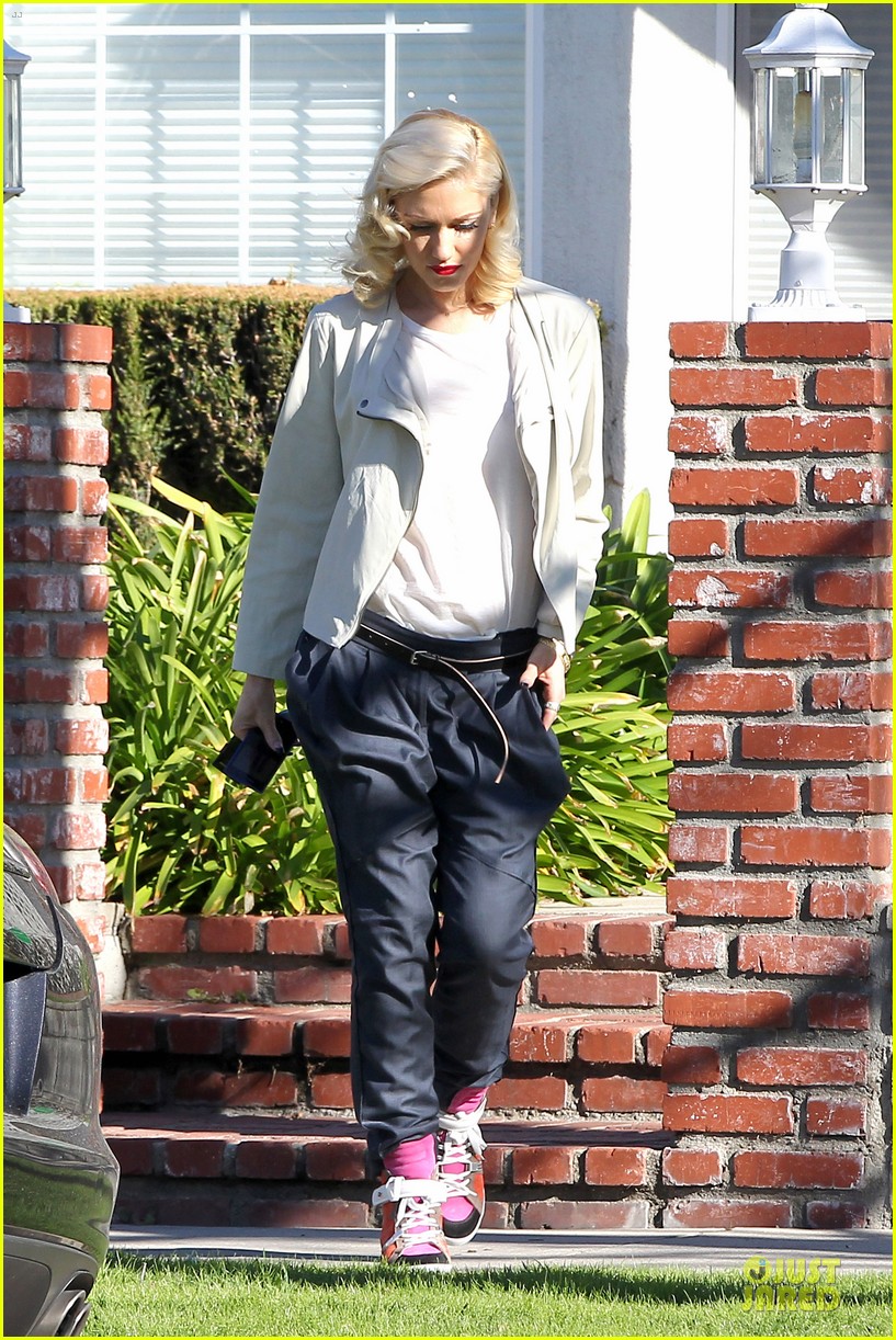 gwen stefani gavin rossdale scootering with the boys 062804908