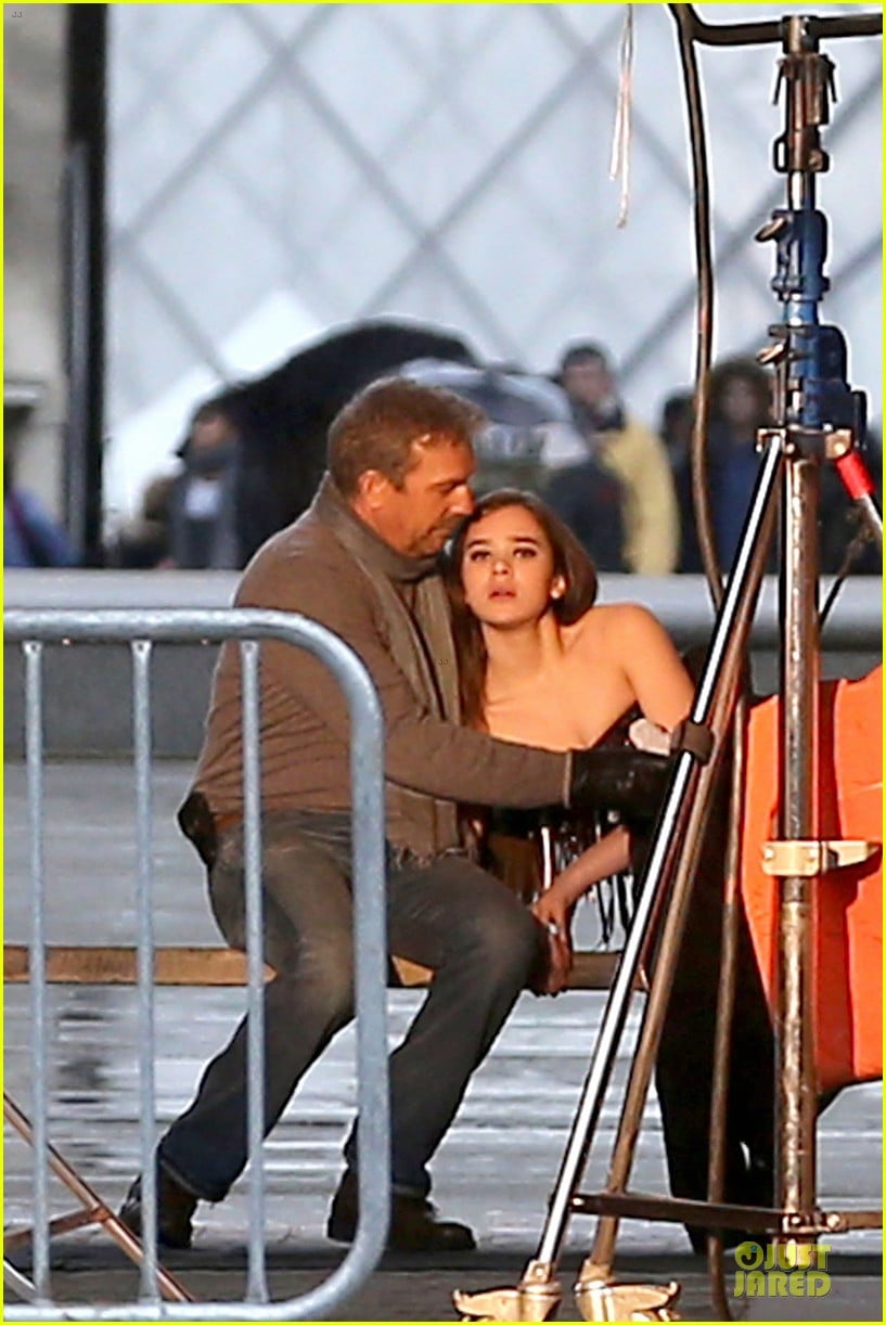 hailee steinfeld three days to kill set with kevin costner 04