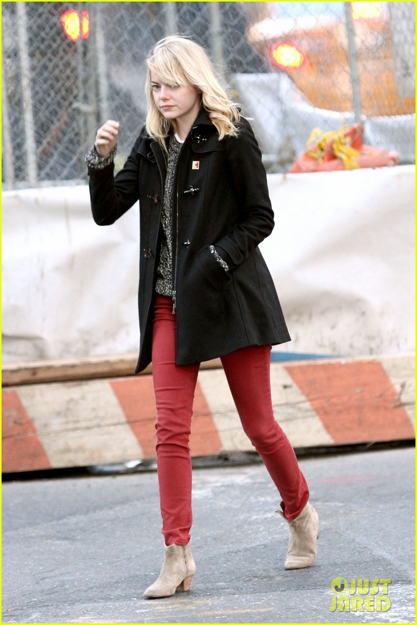emma stone tribeca lunch with a mystery male 03