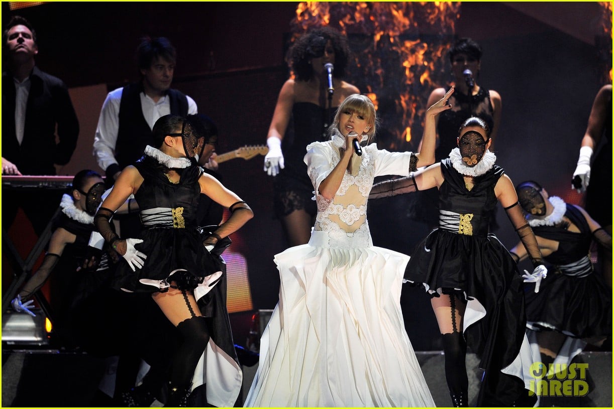 taylor swift brit awards 2013 performance watch now 092815913