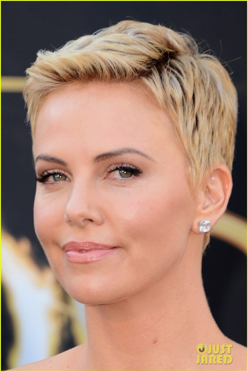 charlize theron oscars 2013 red carpet 072819090