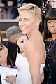 charlize theron oscars 2013 red carpet 04