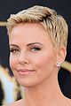 charlize theron oscars 2013 red carpet 07
