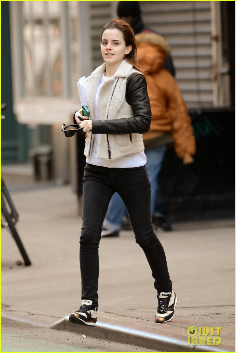 emma watson has iphone woes admits to too much multitasking 06