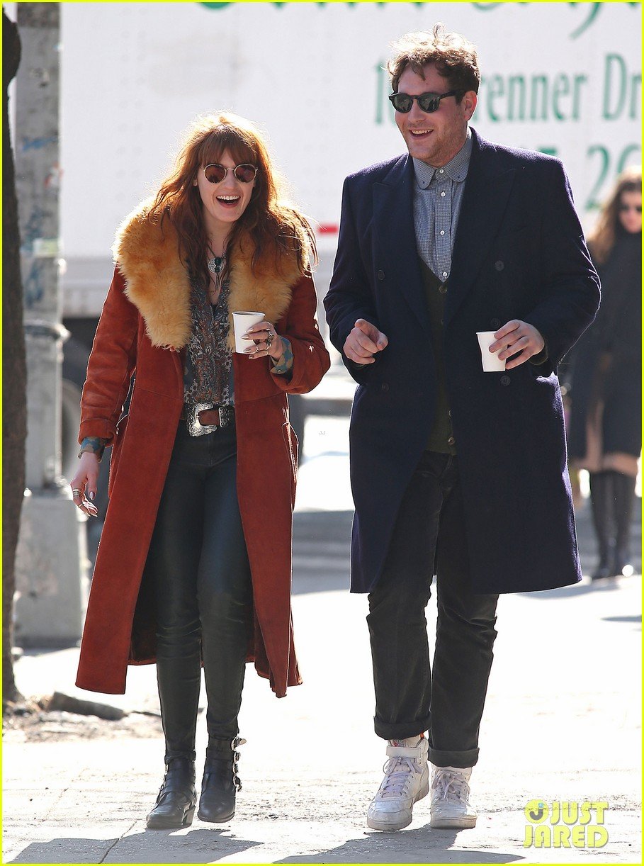 florence welch valentines day stroll with mystery man 11