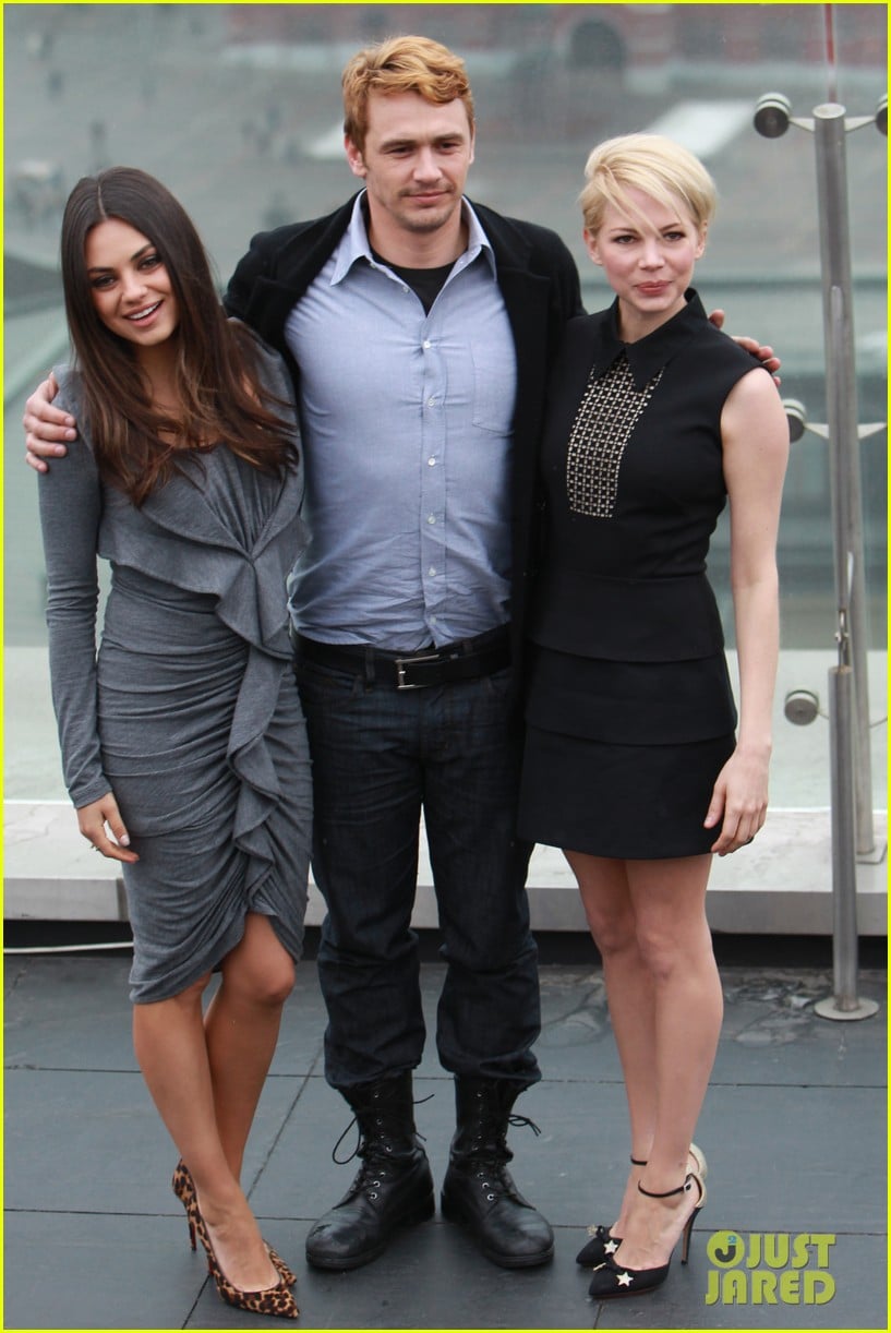 michelle williams mila kunis oz great powerful moscow photo call 032821721