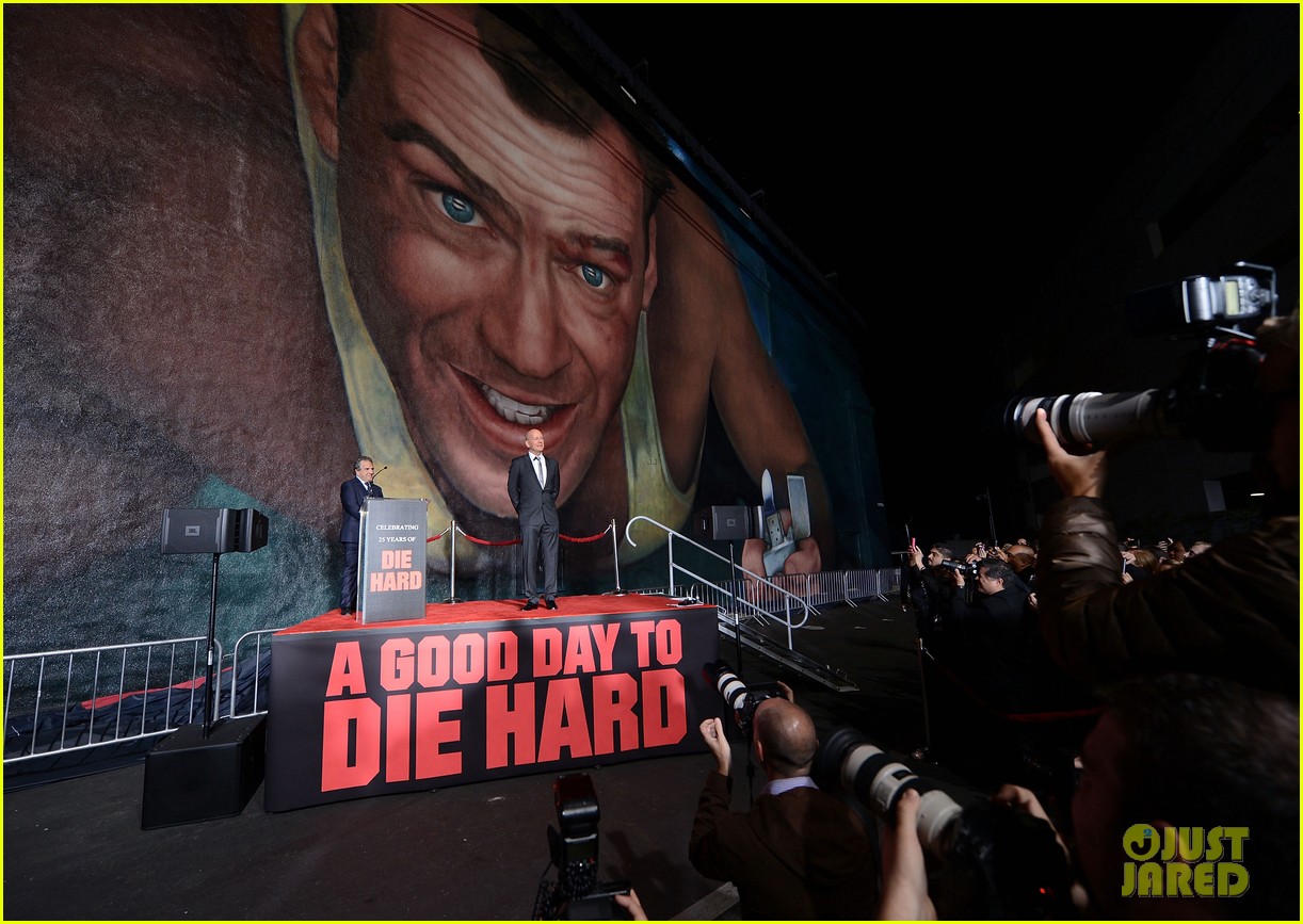 bruce willis die hard mural unveiling with jai courtney 05