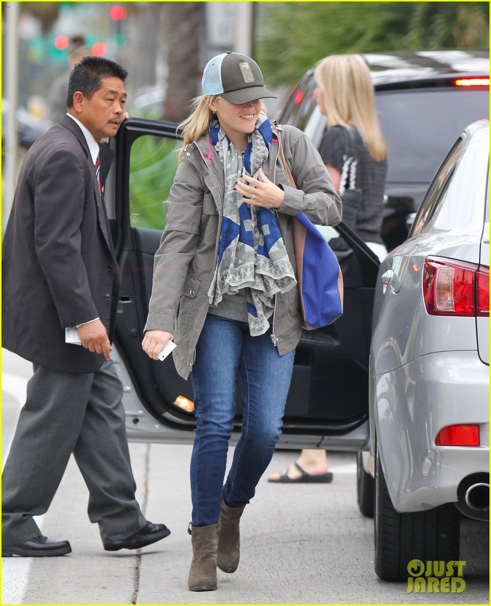 reese witherspoon shopping with ava 072803852