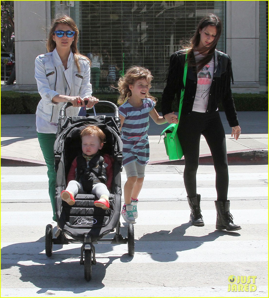 jessica alba le pain quotidien lunch with the kids 24