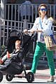 jessica alba le pain quotidien lunch with the kids 01