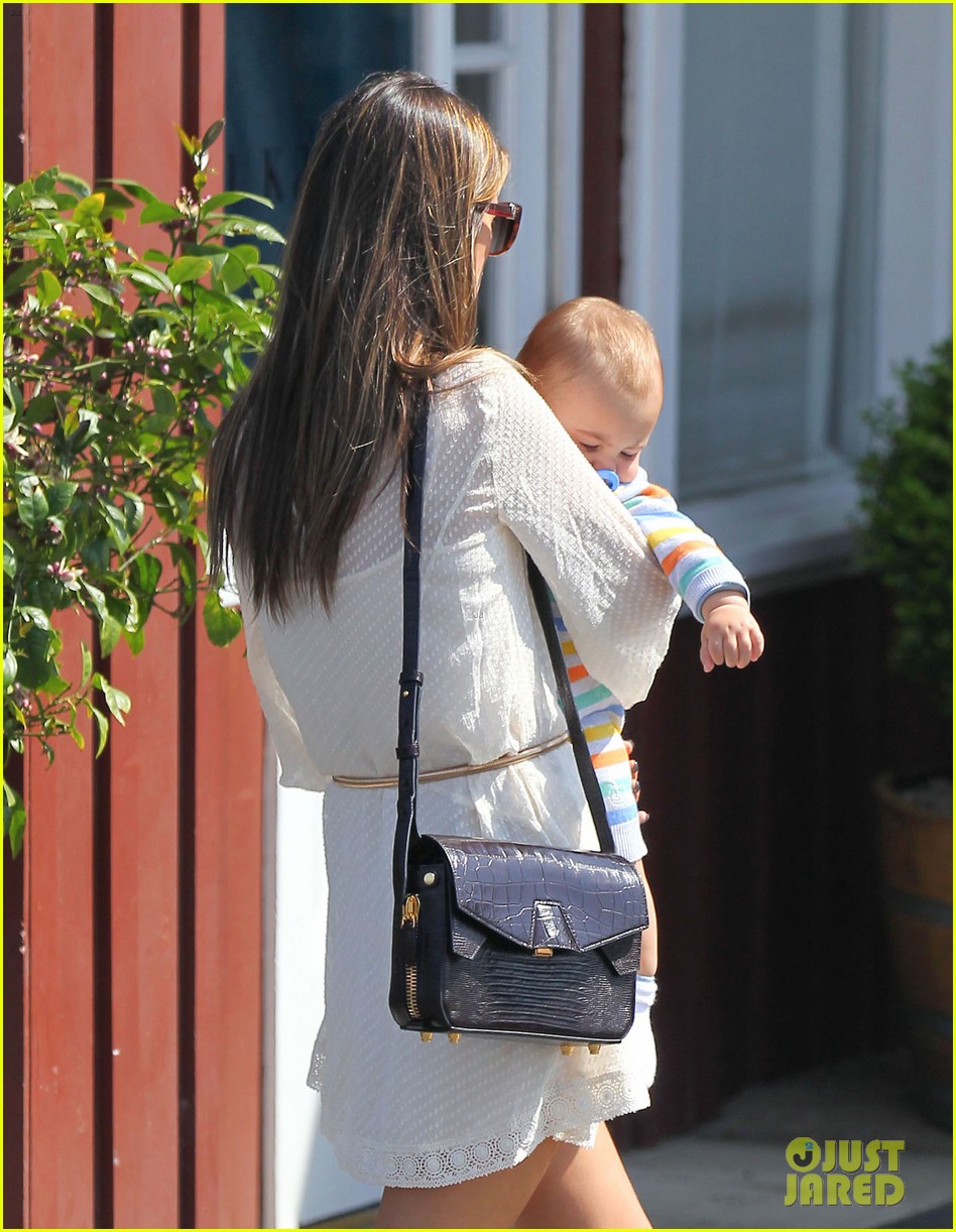 alessandra ambrosio country mart with the kids 132837839