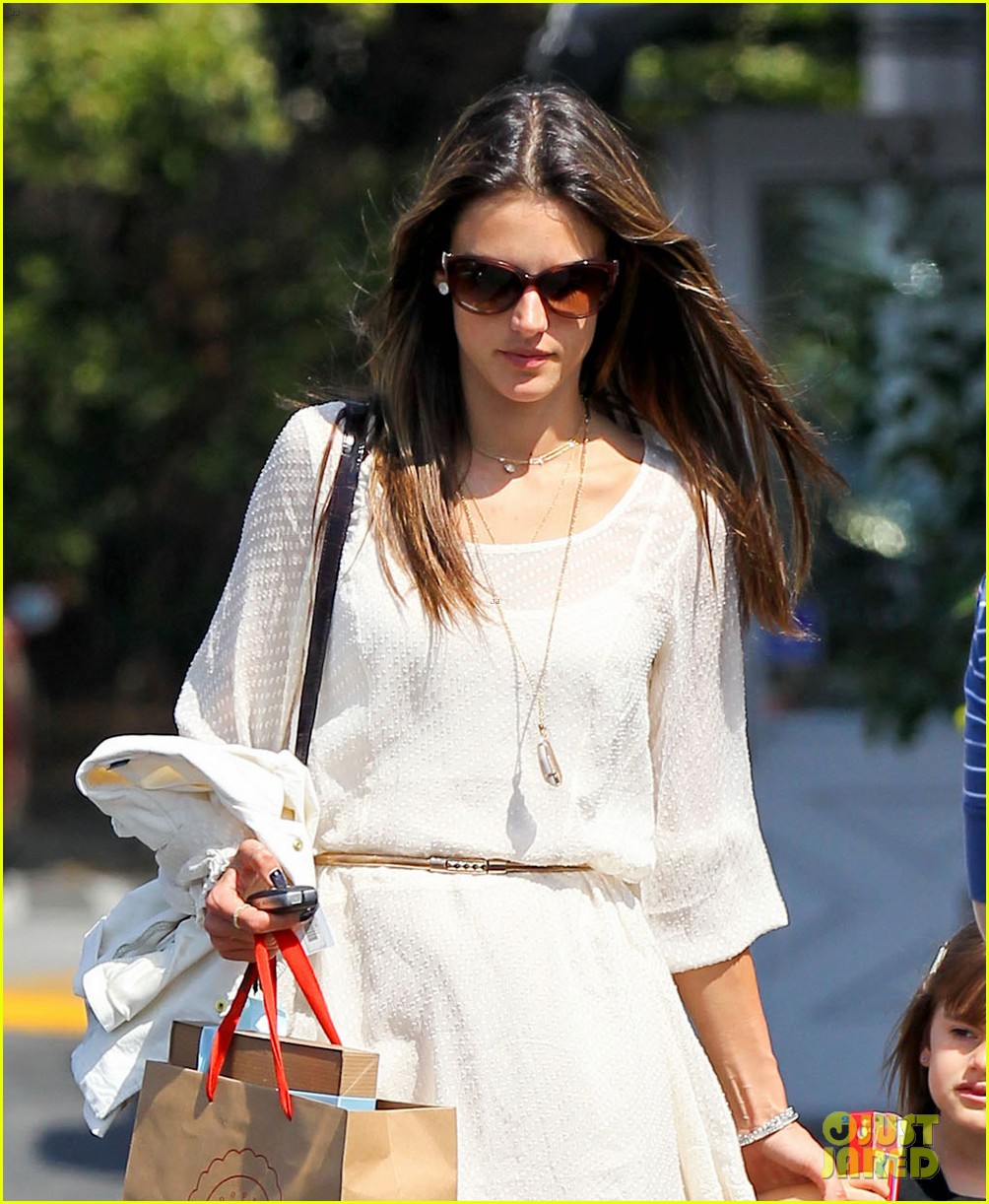 alessandra ambrosio country mart with the kids 19
