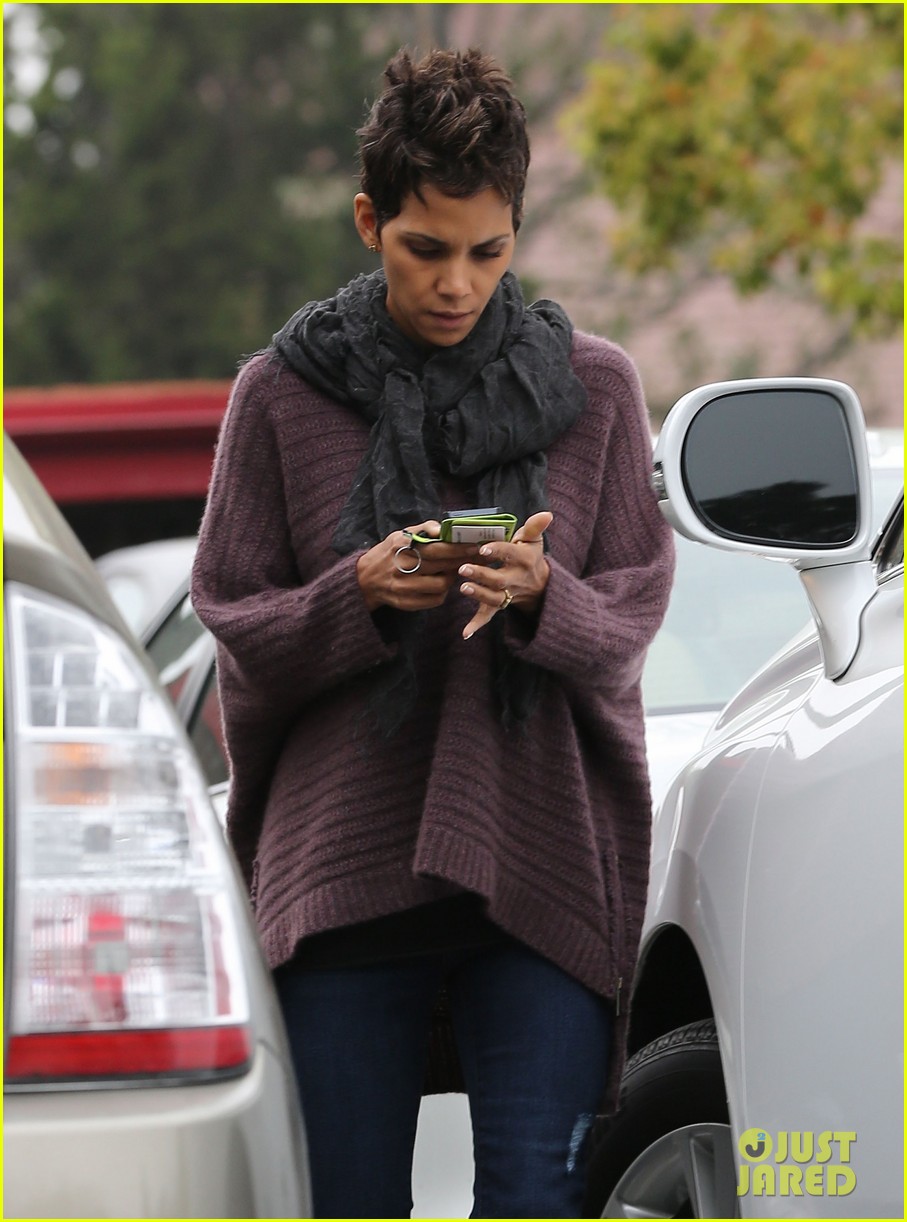 halle berry talks the call poodle hairdo 072834421
