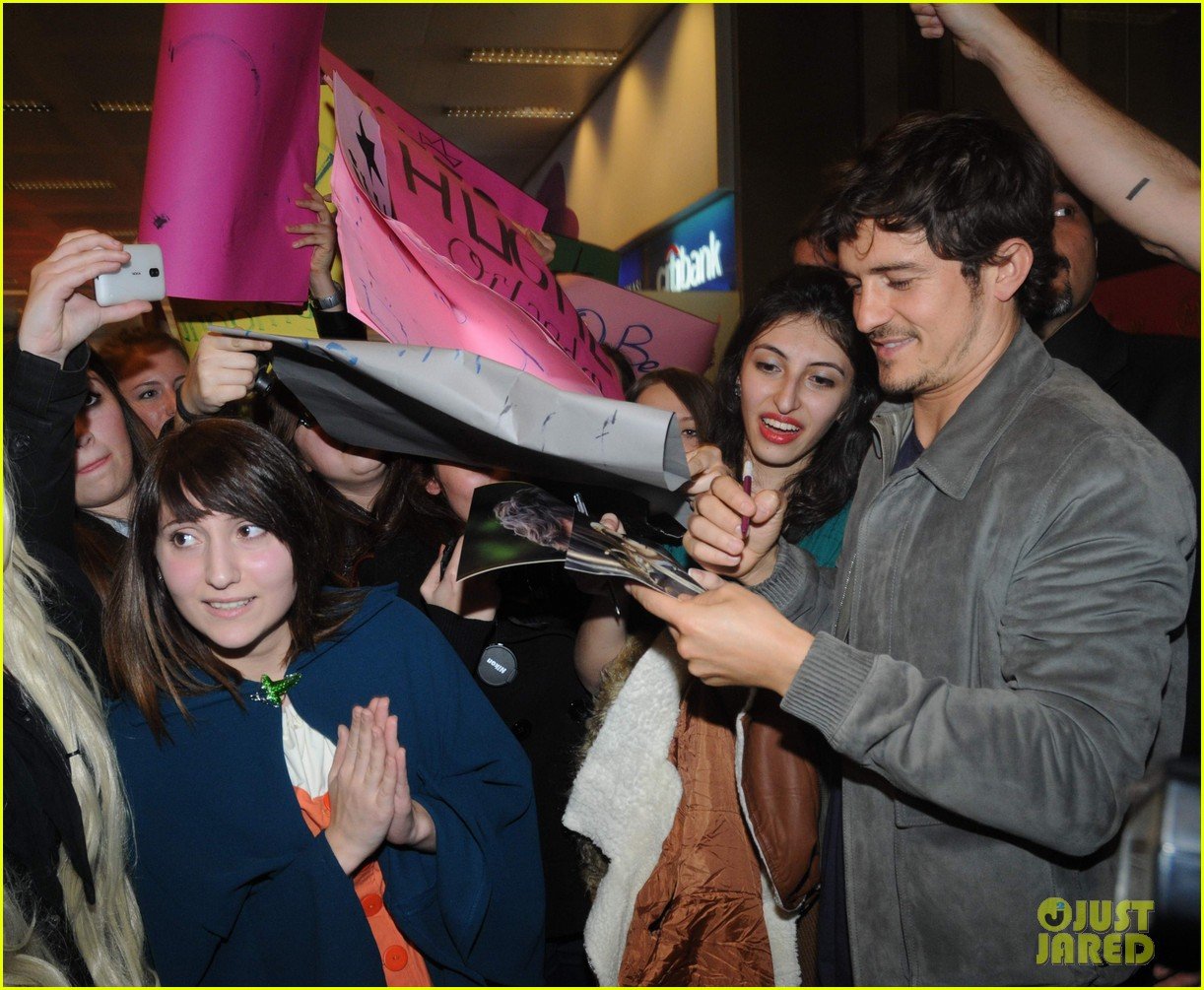orlando bloom greeted by fans at airport in istanbul 052834657