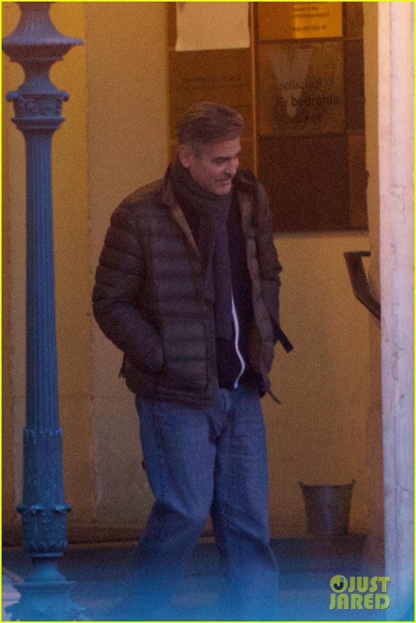 george clooney monuments men set with stacy keibler 01