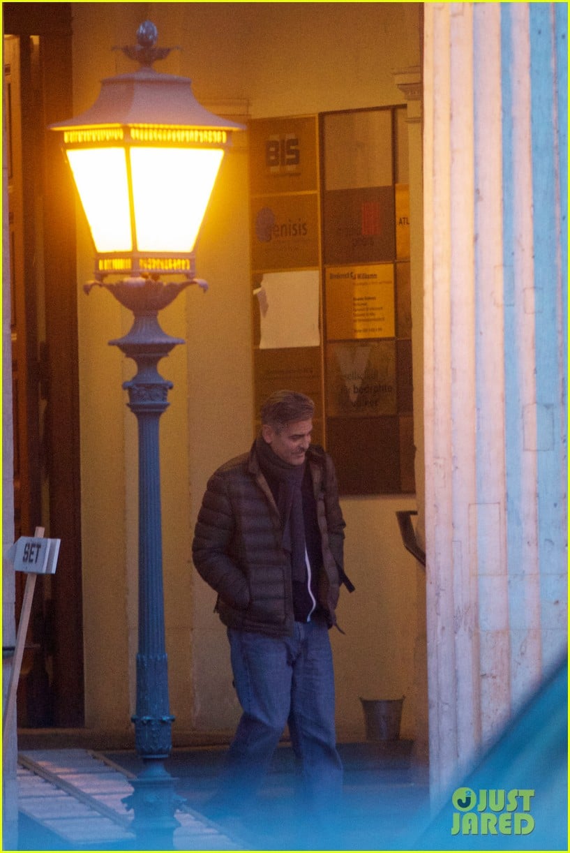 george clooney monuments men set with stacy keibler 04