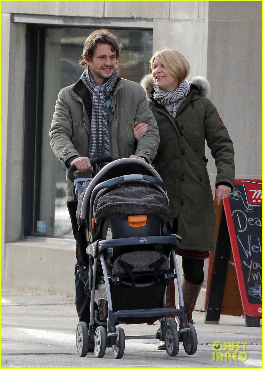 claire danes hugh dancy family day with baby cyrus 032828248