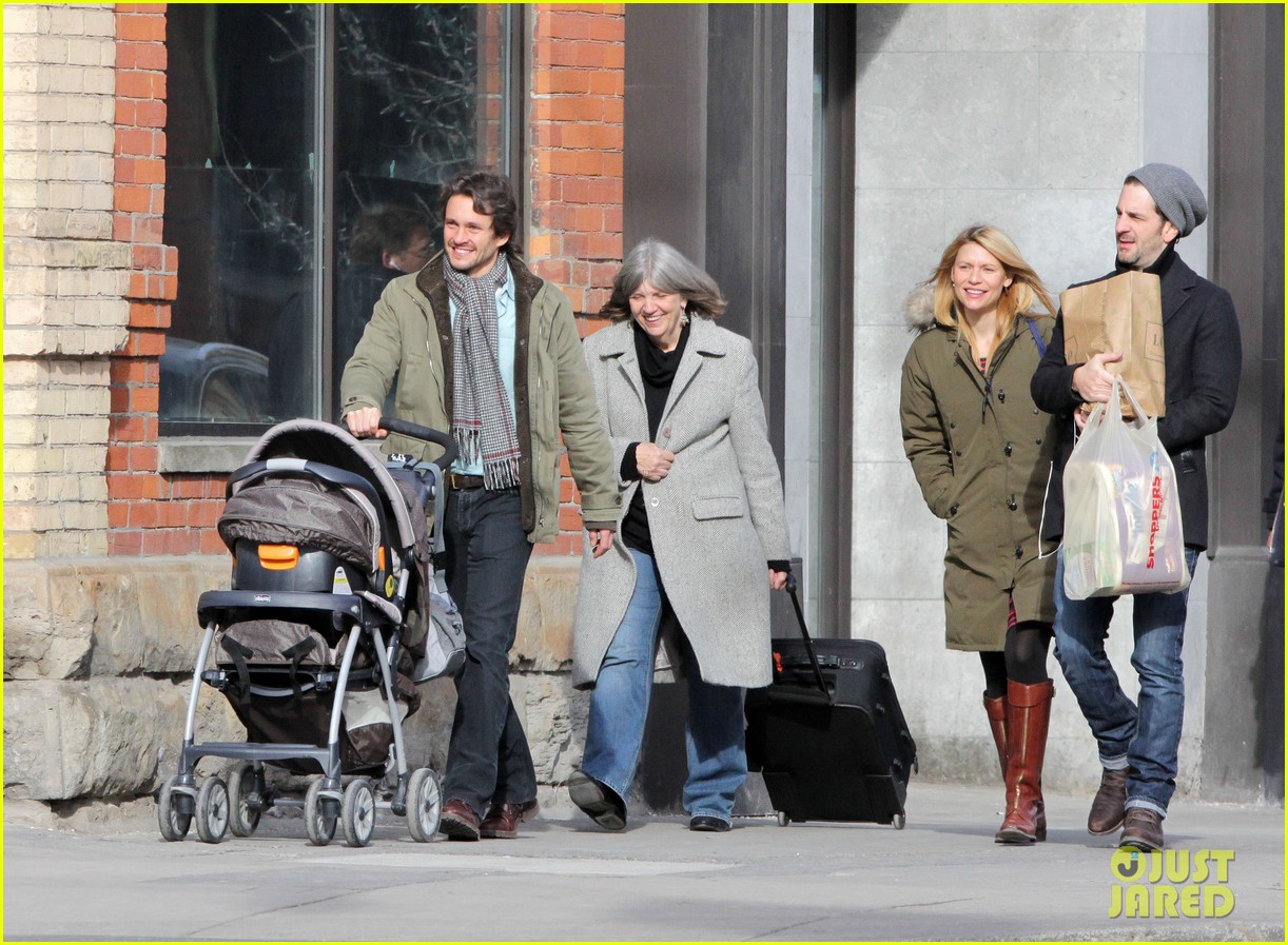 claire danes hugh dancy family day with baby cyrus 112828256