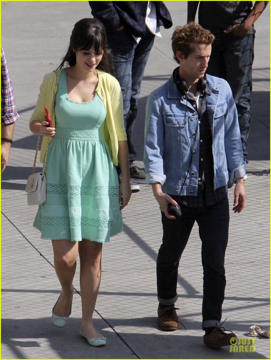 zooey deschanel sexual tension leads to a freakin hot kiss 35