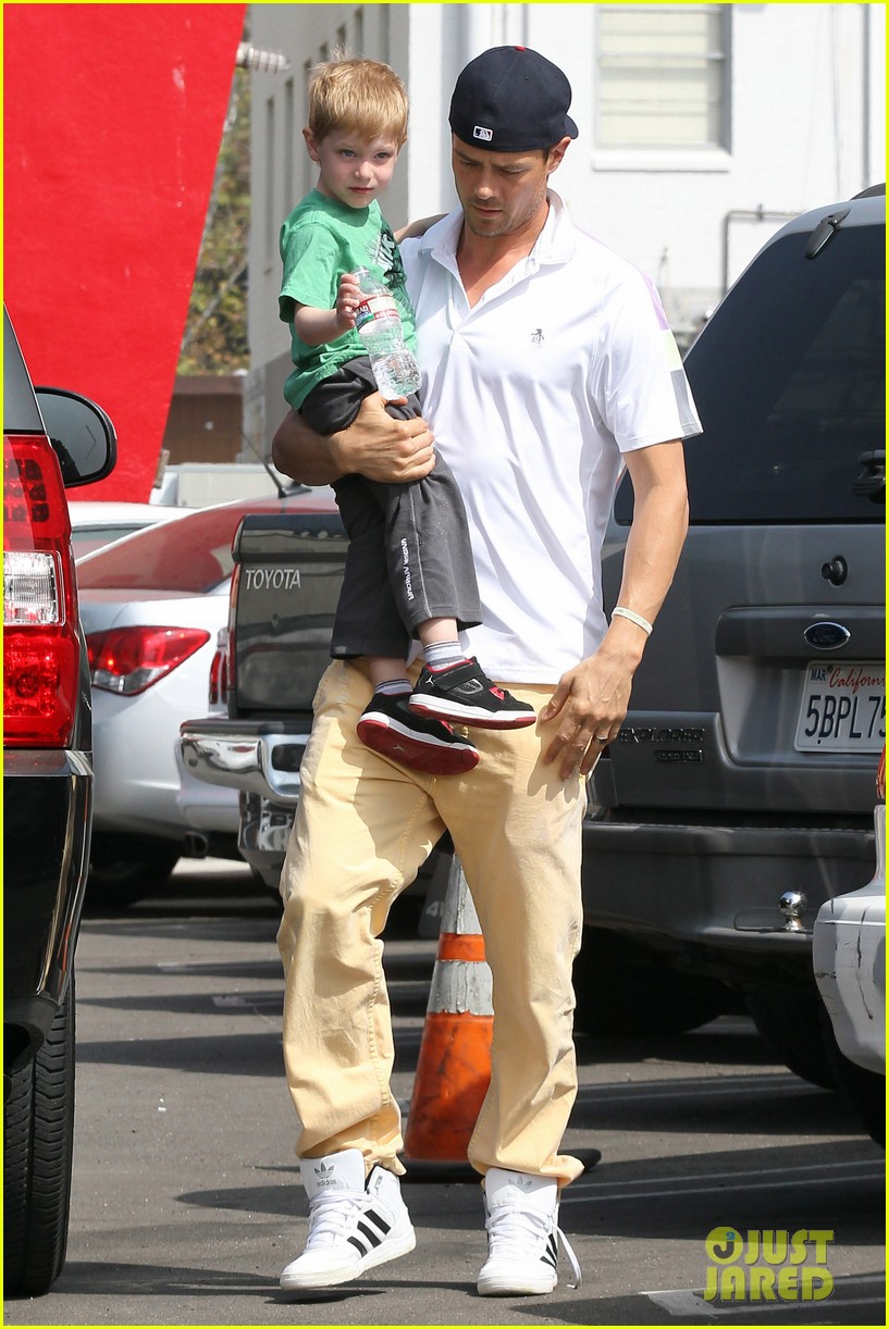 josh duhamel in n out outing 052839147