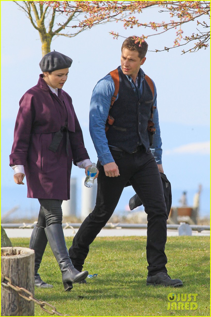 ginnifer goodwin emile de ravin once upon a time set 152839227