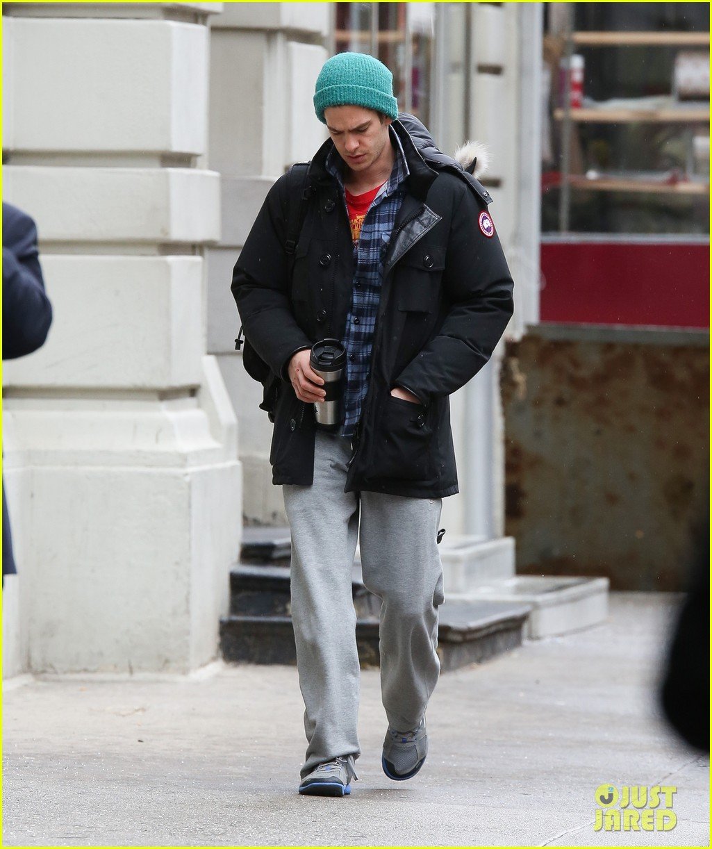 andrew garfield bundled up in the big apple 02