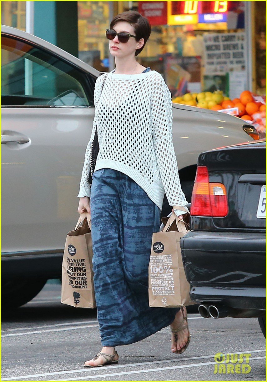 anne hathaway whole foods shopper 19