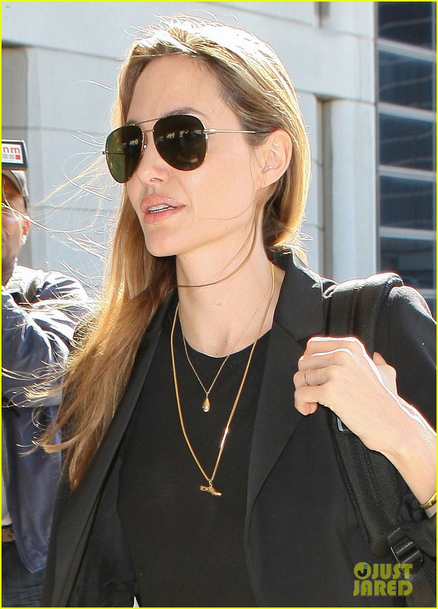 angelina jolie lands in los angeles after congo trip 02