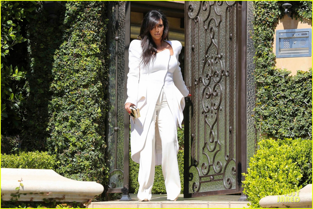 Pregnant Kim Kardashian Can't Wait to Show Off Baby Bump! Photo