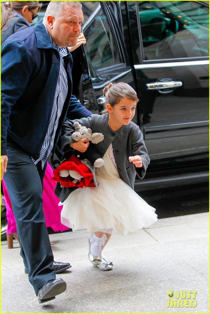 katie holmes easter party with suri 17