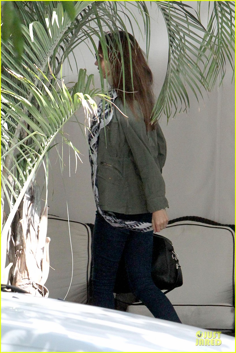 Miranda Kerr Neck Brace Medical Visit! Photo 2830735 Miranda Kerr