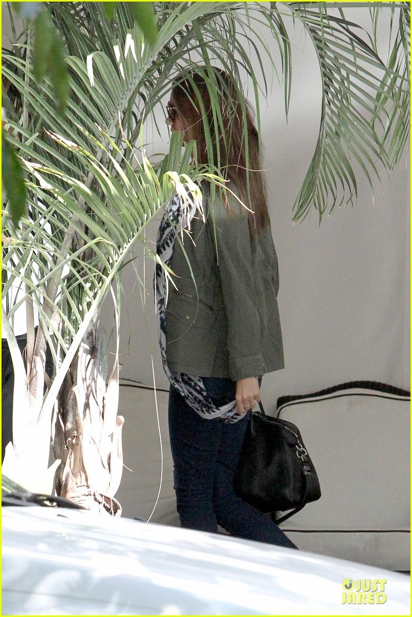 Miranda Kerr Neck Brace Medical Visit! Photo 2830737 Miranda Kerr