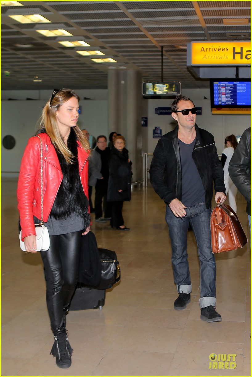 jude law au revoir to france with a mystery woman 082824989