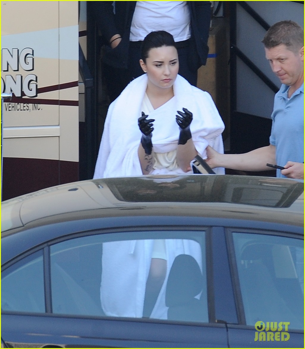 demi lovato black painted hands on heart attack video set 05