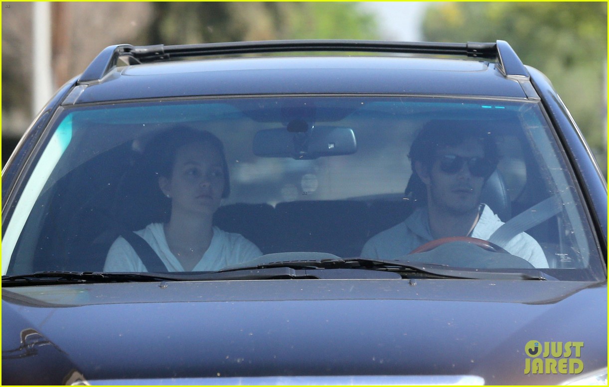 leighton meester adam brody early morning drive 08