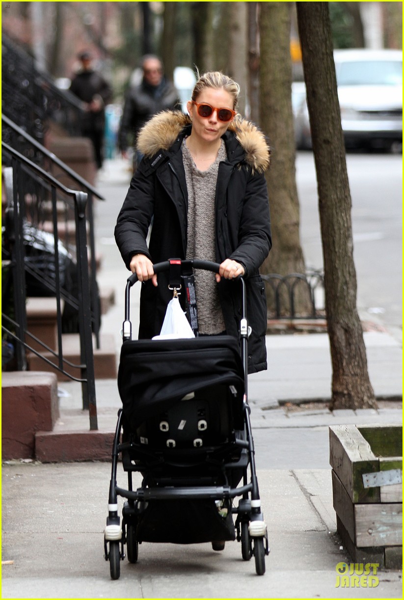 sienna miller stroller pushing with marlowe 01