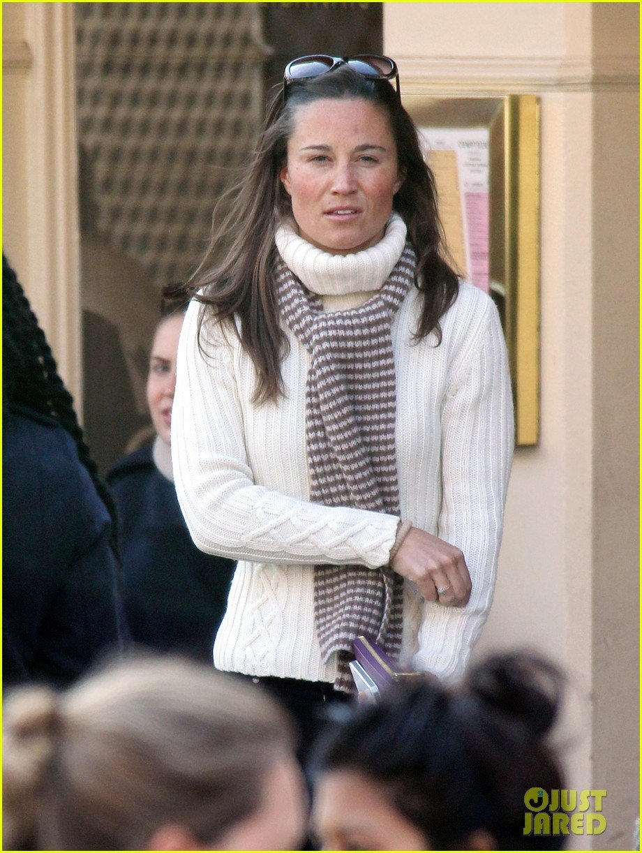 pippa middleton comptoir lunch with mom carole 072827311