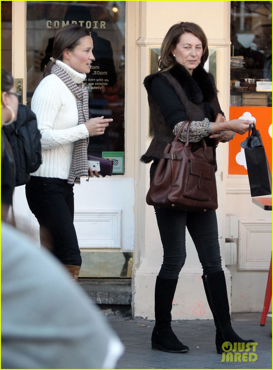 pippa middleton comptoir lunch with mom carole 112827315