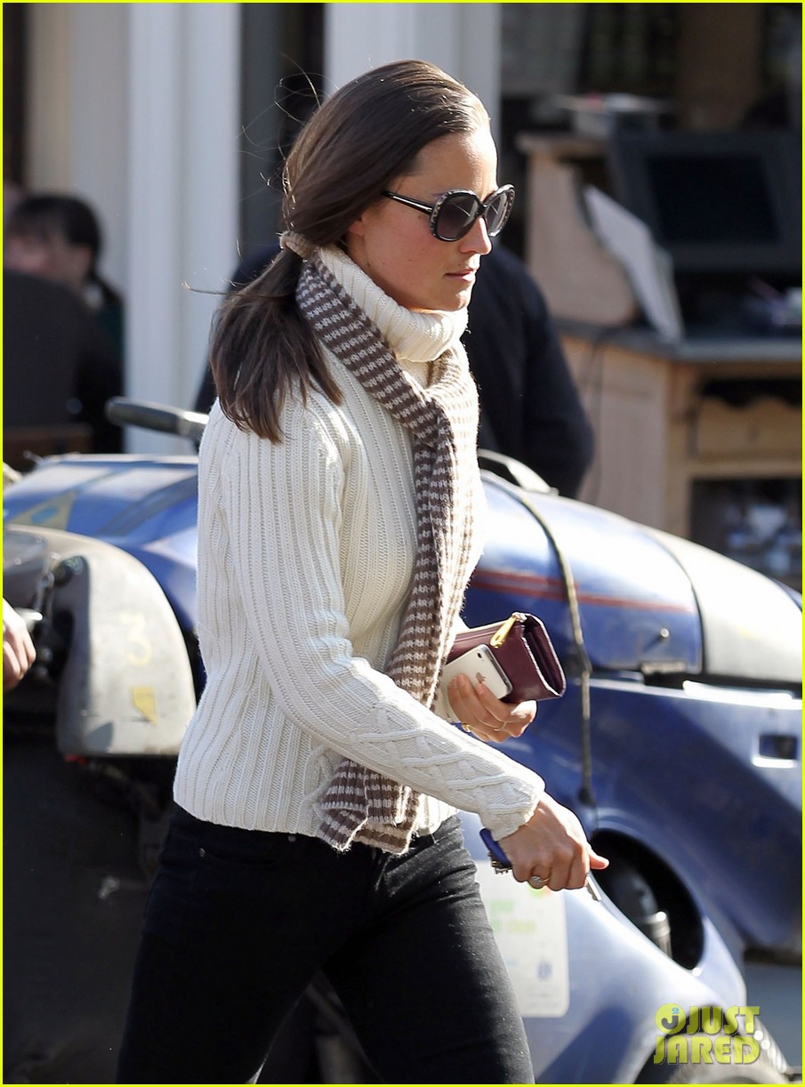 pippa middleton comptoir lunch with mom carole 12