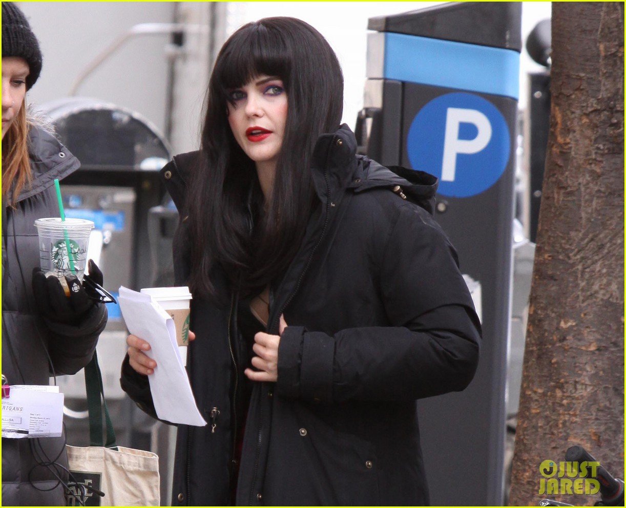 keri russell black wig for the americans 03