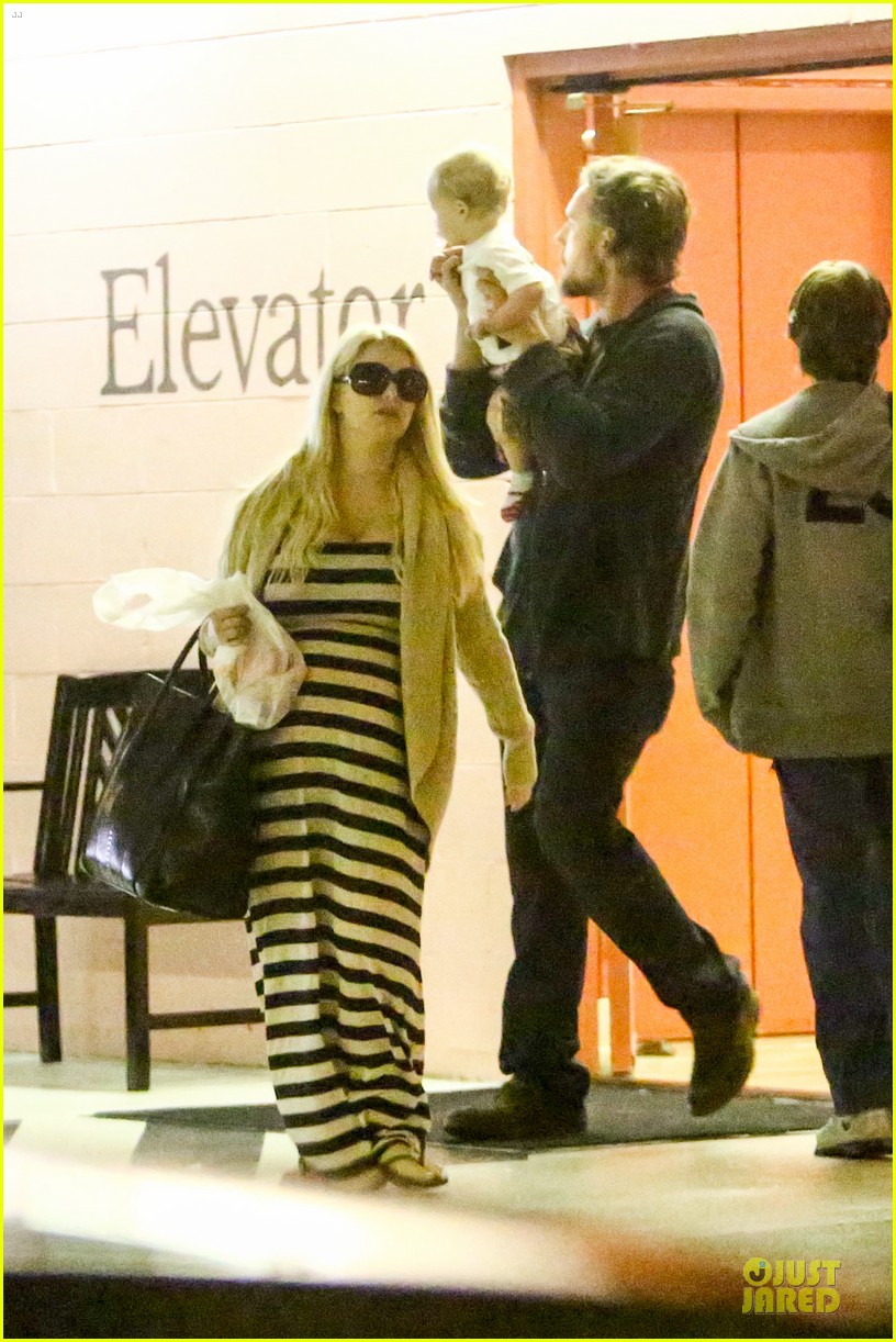 pregnant jessica simpson eric johnson doctors office with maxwell 102839971