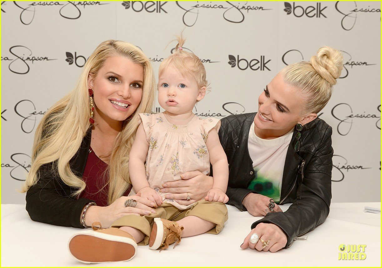 jessica ashlee simpson pelk southpark visit with maxwell 11