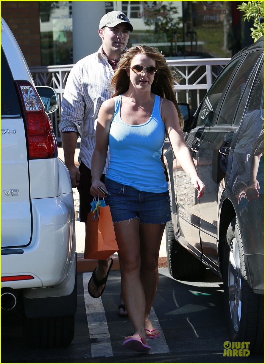 britney spears tanning with david lucado 17