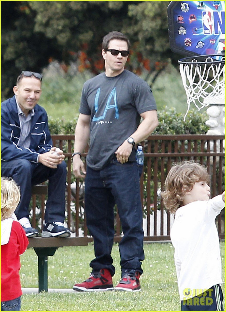 mark wahlberg coldwater canyon park with brendan 042834473