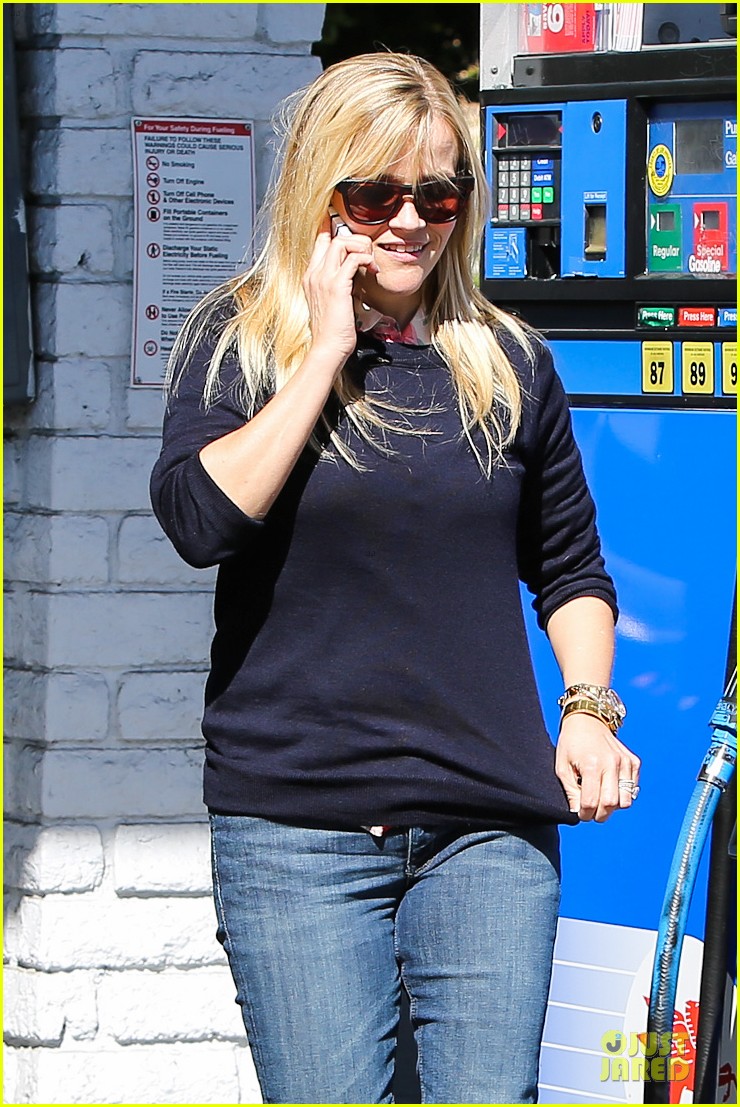 reese witherspoon aviator nation gym stop 022830741