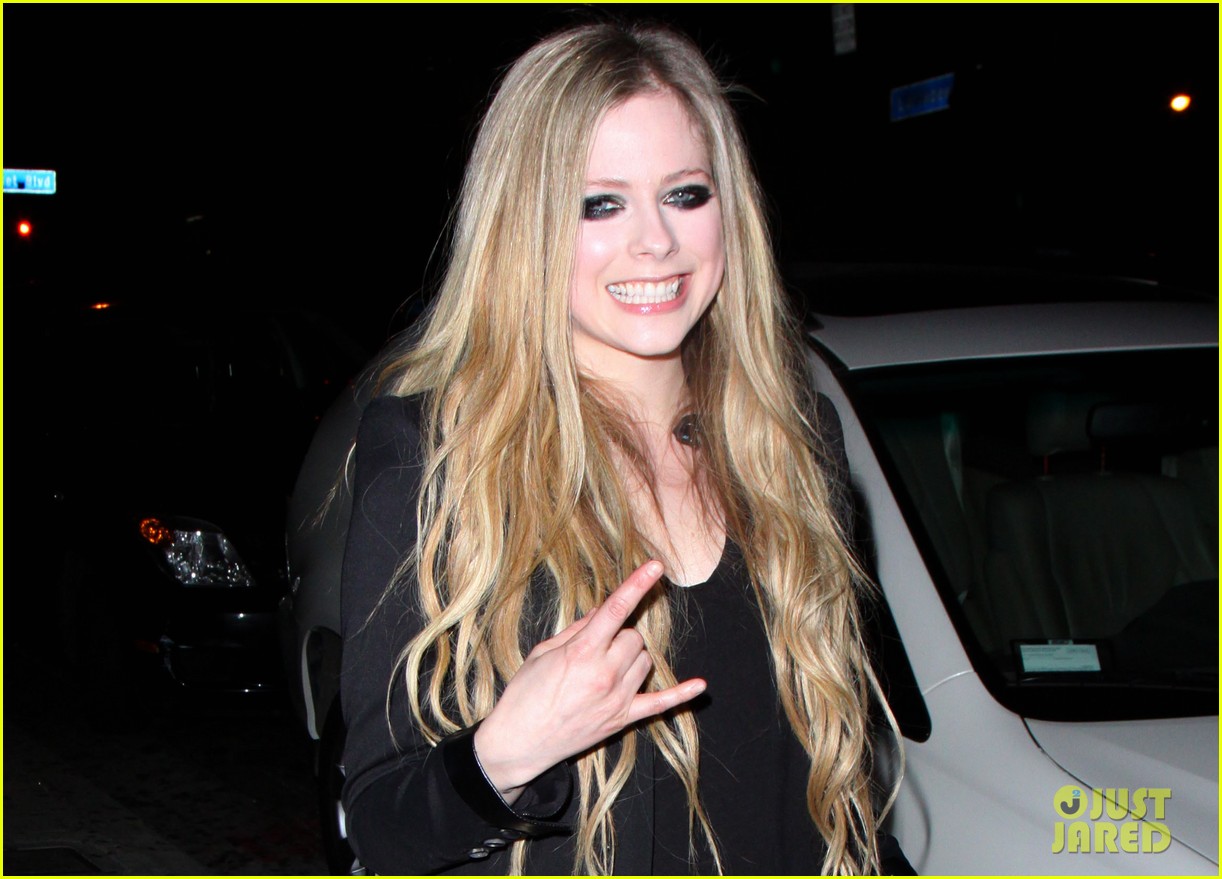 avril lavigne premieres new song 17 at viper room watch now 042858535