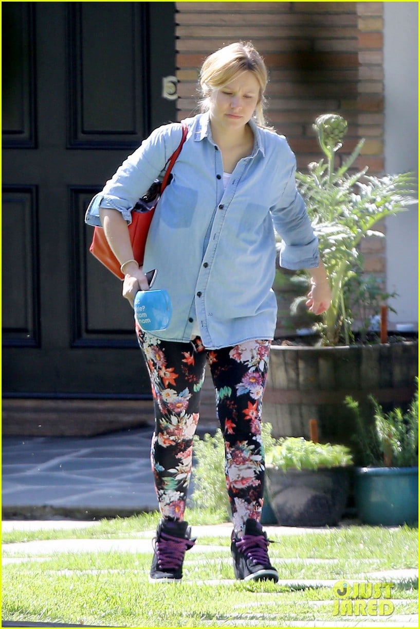 kristen bell steps out for first time since giving birth 04