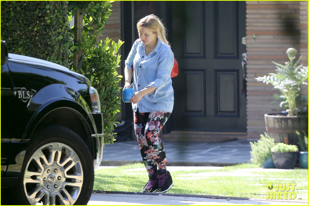 kristen bell steps out for first time since giving birth 122860678