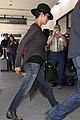 halle berry covers baby bump at lax 05