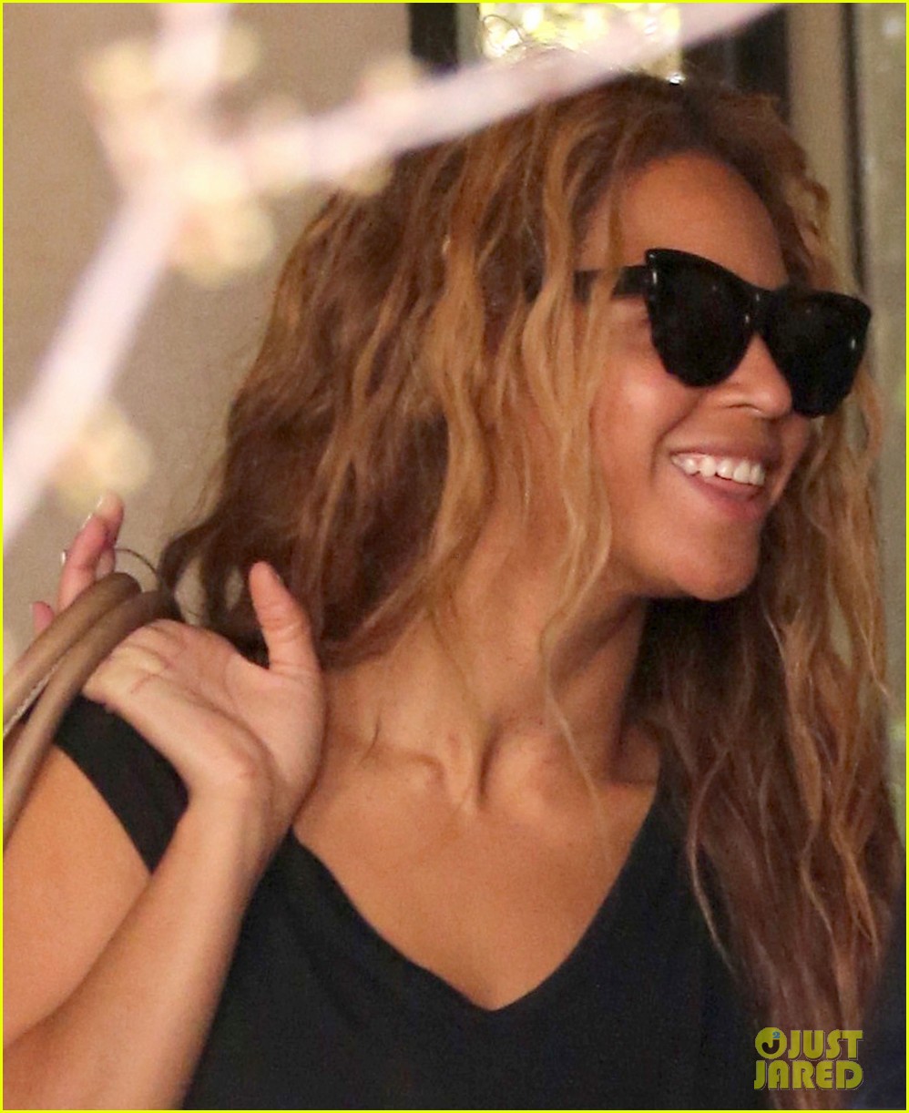 beyonce jay z parisian lunch with blue ivy carter 042857916